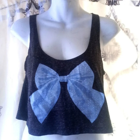 * Crop top size small ( blue box #1 ) - Picture 1 of 3